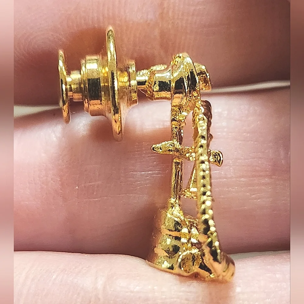Saks Fifth Avenue Gold Plated 3D Jackpot Machine & Old-fashioned Telephone Pins